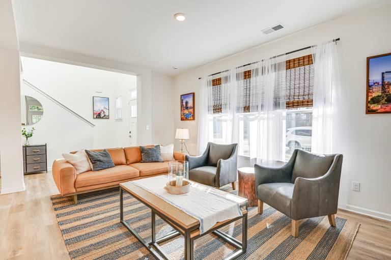 Charming Charlotte Townhome 6 Mi to Downtown