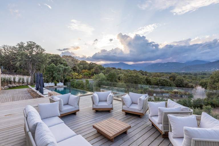 Villa with patio, BBQ & private pool | Mountain view — photo 5
