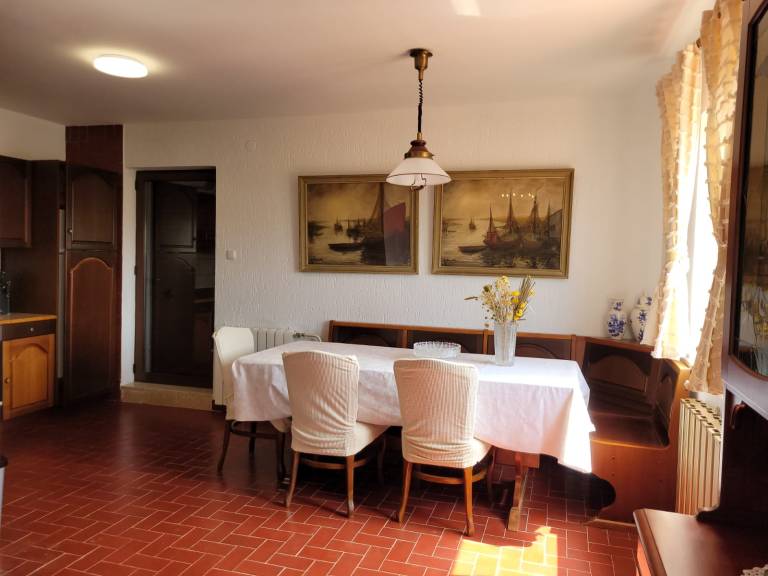 Rental apartment with patio — photo 4