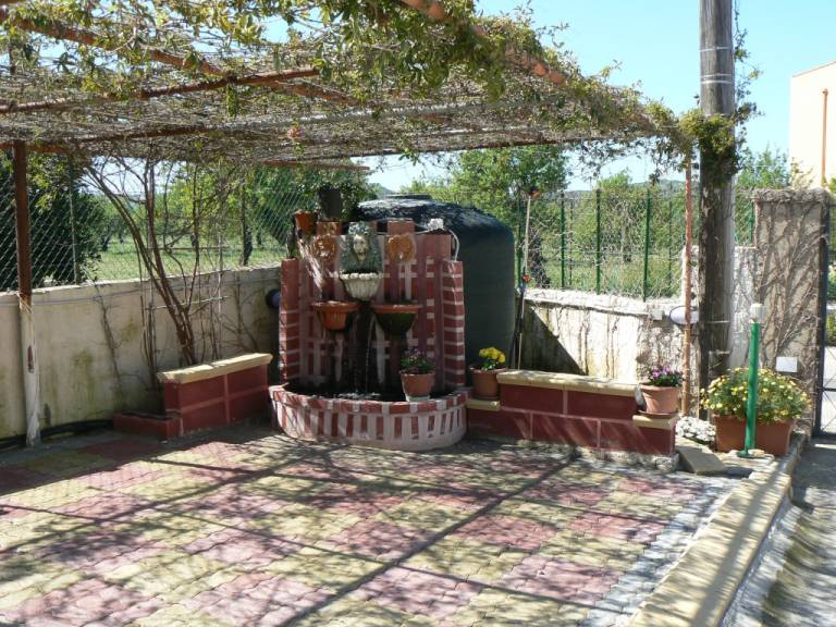Family-friendly lovely villa with yard & barbeque | Garden view | Pets are welcome — photo 5