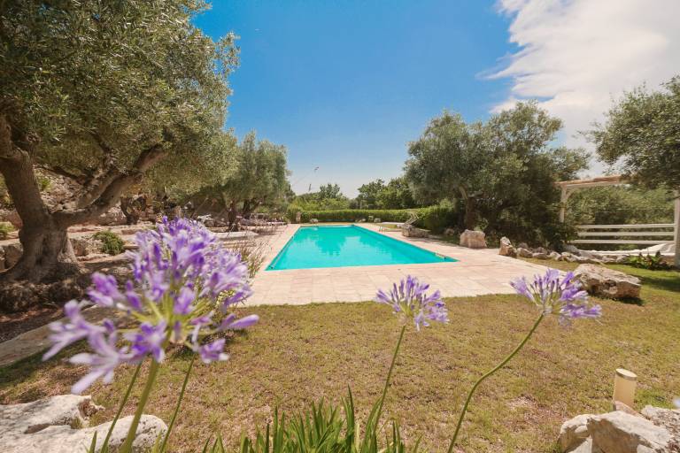 Villa with terrace, private pool & garden | Garden view — photo 2