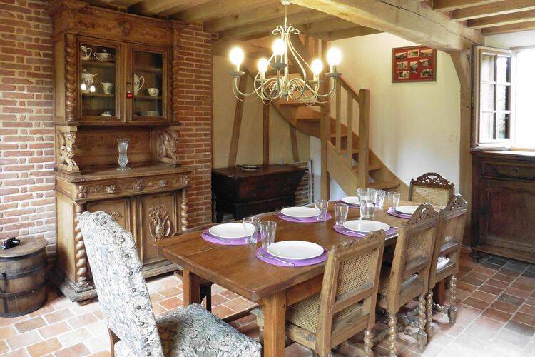 Fully equipped vacation home with garden, BBQ & patio | Pets are welcome in Dieppe
