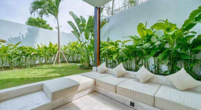 Villa with terrace, private pool & yard — photo 5