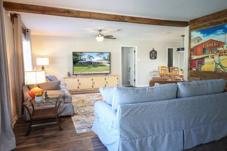 The Southern Star. BEST VALUE IN Gulf Shores. 4 BR home. Sleeps up to 16 guests. Private, fenced yard. Close to ball parks & beaches. Small pets OK. — photo 5