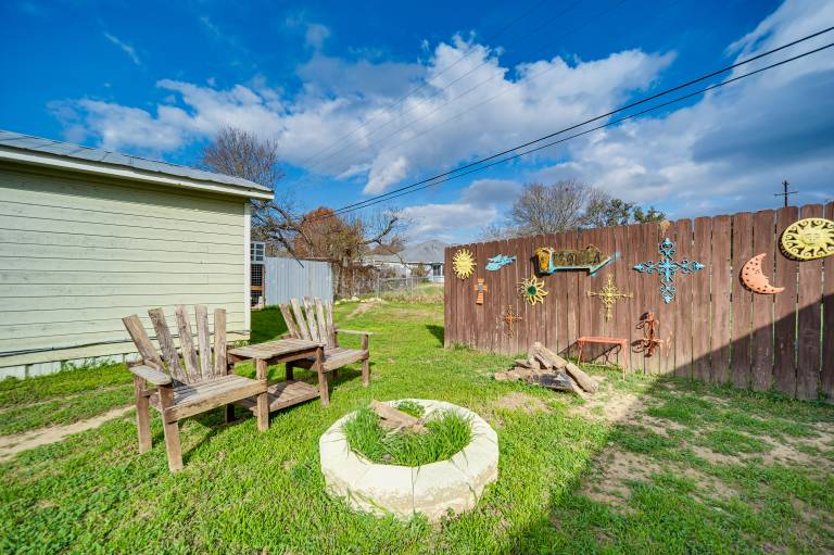 Cozy Canyon Lake Cottage Rental w/ Private Hot Tub — photo 2