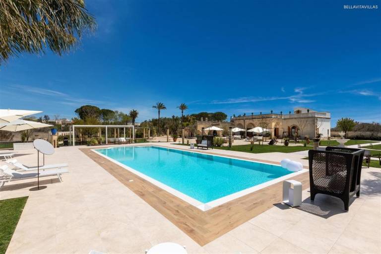 Holiday apartment with hot tub & pool in Presicce-Acquarica