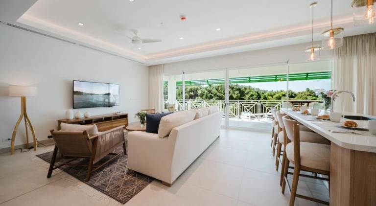 Serviced apartment with pool, terrace & garden — photo 4