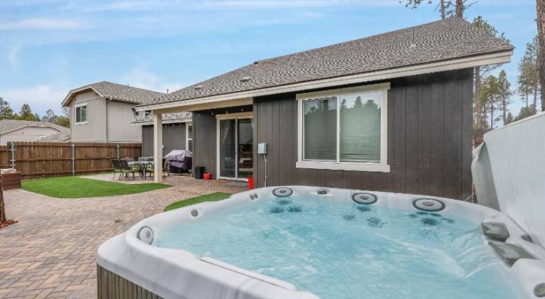 Vacation home with jacuzzi in Flagstaff, AZ