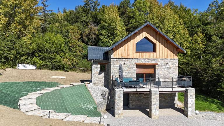 Gite with patio, garden & BBQ — photo 2