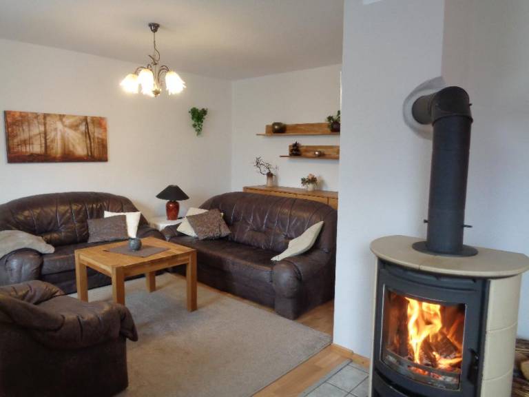 Family-oriented vacation home with patio, yard & barbeque | Pets allowed — photo 2