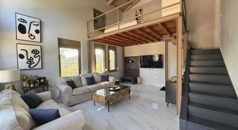 Vacation home with terrace, barbecue & yard in Sithonia