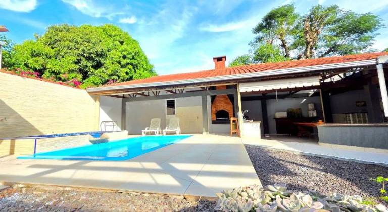 Vacation home with pool — photo 3