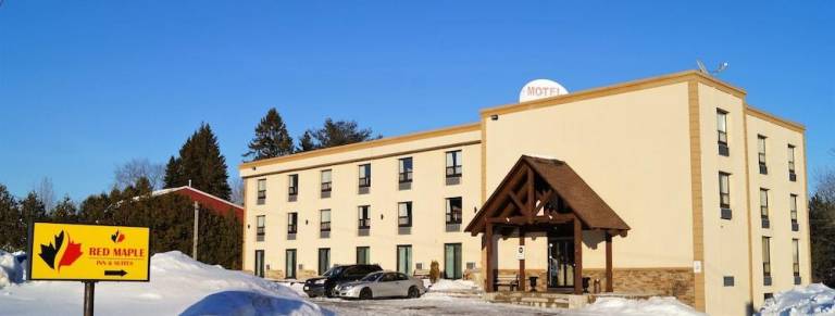 Red maple inn and suites — photo 5