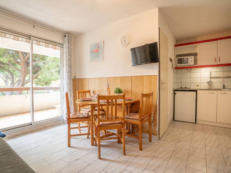 Apartment with pool & patio | Beach nearby | Pets are welcome — photo 4