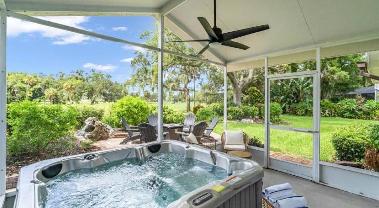 House with jacuzzi — photo 4