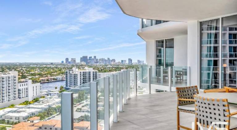 Four Seasons FTL Beach 2 Bed 2Bath Luxury Residence Direct Ocean Views — photo 5