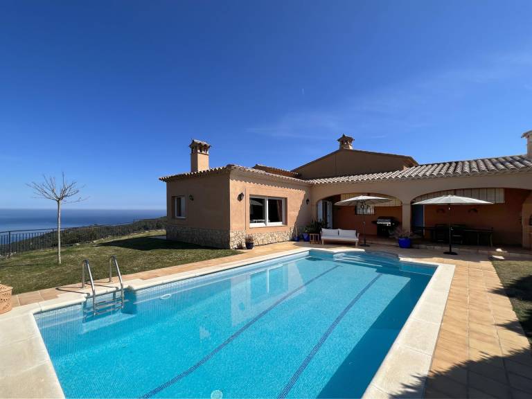 Fully equipped nice house with private pool & garden | Pets are welcome — photo 5
