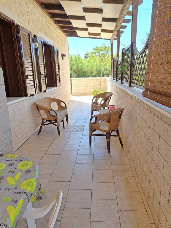 Apartment with patio & yard | Garden view — photo 3