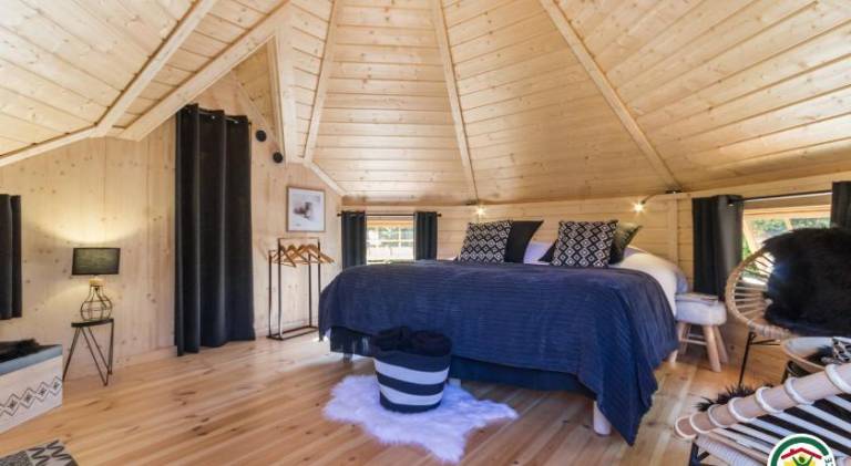 Lodge with terrace, sauna & yard | Pets allowed — photo 2