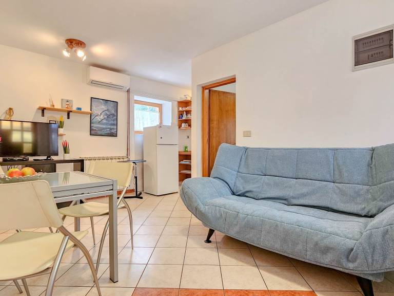 Apartment with patio & barbecue — photo 2