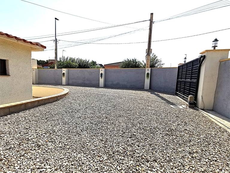 Villa with barbeque, patio & yard | Mountain view — photo 2