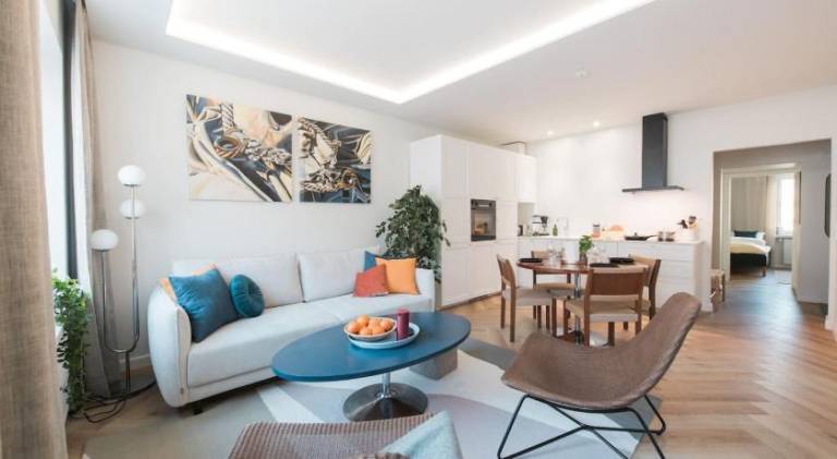 Luxury Top Floor, Balcony and Easy 24h Check-in — photo 2