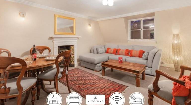 Spacestation Four 4 Bedroom Serviced Apartment By AltoLuxoExperience Short Lets & Serviced Accommoda in Saint-Paul