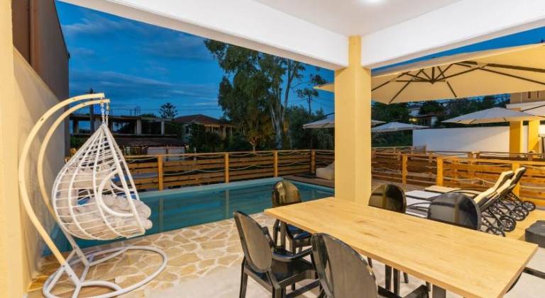 Villa with patio & private pool — photo 3