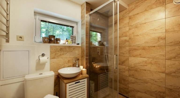Chalet with pool & hot tub | Pet-friendly — photo 2
