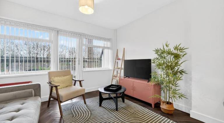 Central Cardiff Retreat 2Bed Apartment with Balcony and Parking in Cardiff