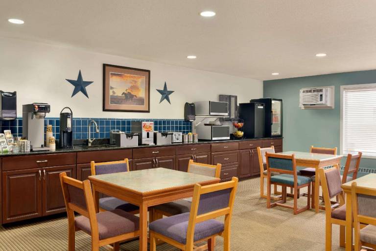 Travelodge by Wyndham Edson — photo 4