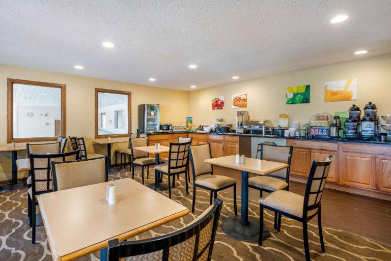 Quality Inn Pueblo North — photo 4
