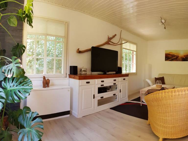 Vacation home with yard, BBQ & terrace — photo 4