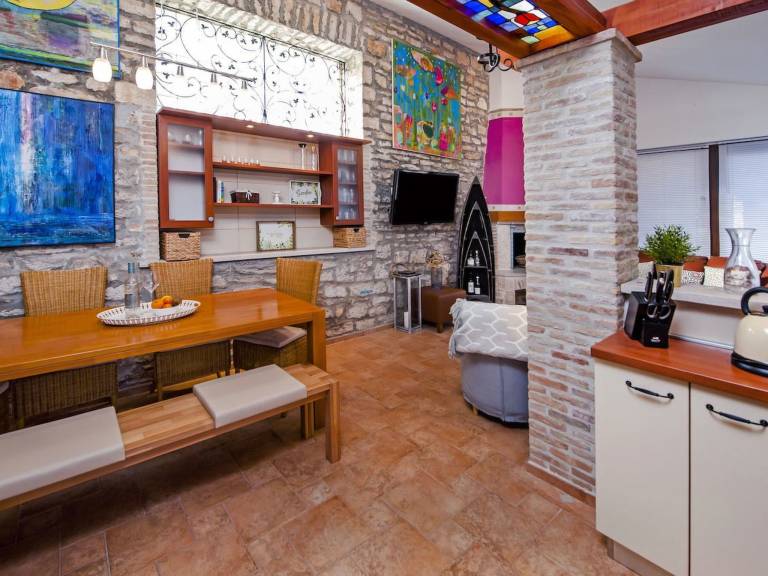 Fully equipped house with terrace, yard & private pool | Dogs allowed — photo 3