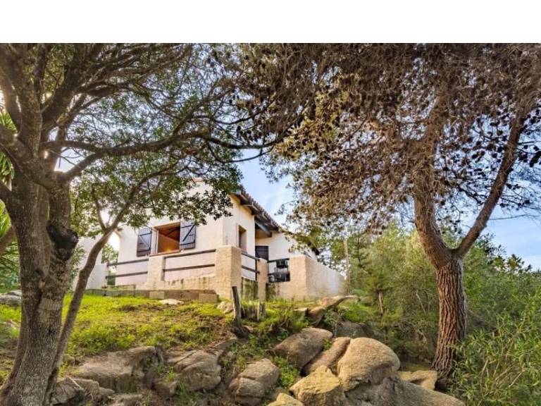Vacation home with garden & patio | Dogs allowed in Bonifacio