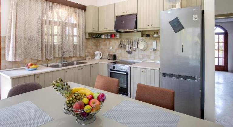 Villa with 5 rooms for 8 persons — photo 2
