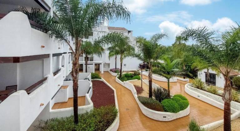 Fully equipped holiday apartment with yard, private pool & barbeque | Next to the beach | Pets are welcome in Rota