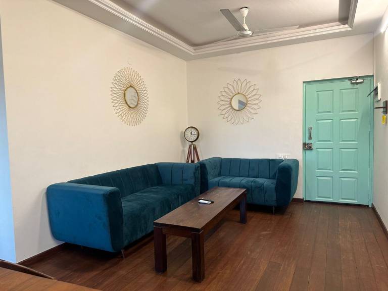 Apartment with pool & yard — photo 5