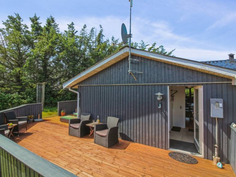 House with yard, terrace & barbeque — photo 4