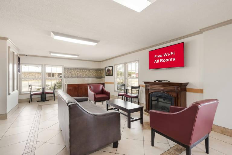 Red Roof Inn College Station — photo 5