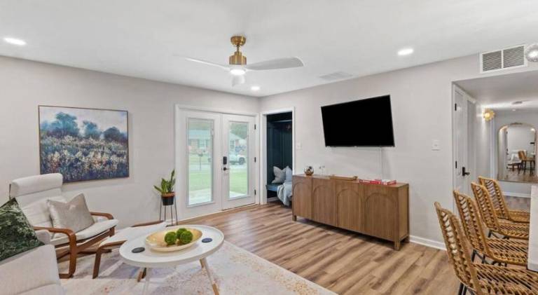 Vacation home with jacuzzi | Pets are welcome — photo 3