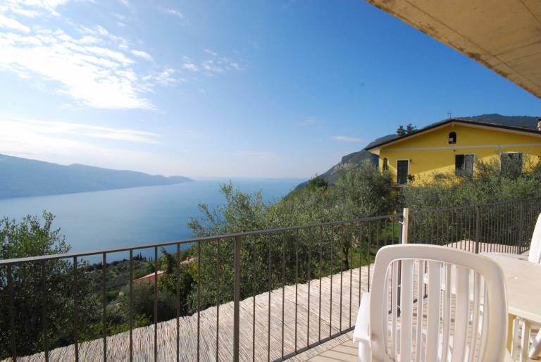 Apartment with patio & yard | Pets are welcome in Tignale