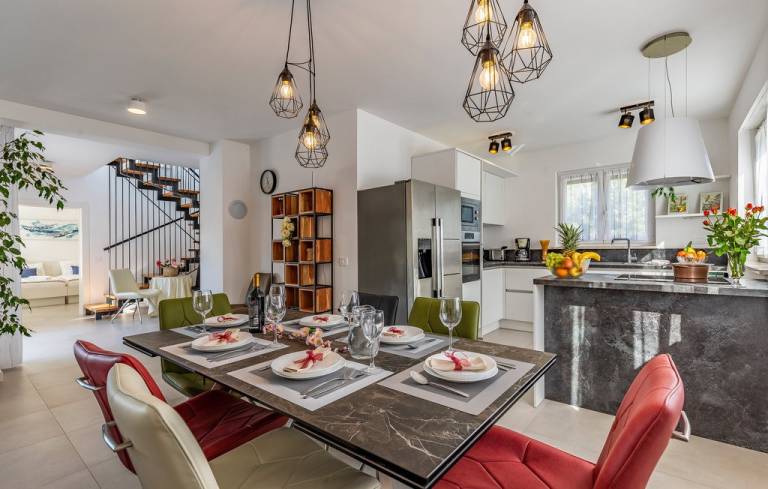 Villa with yard, barbecue & private pool | Pets allowed — photo 4