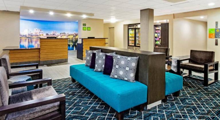 La Quinta Inn & Suites by Wyndham New Cumberland-Harrisburg — photo 5