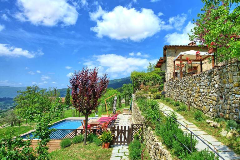 Family-friendly villa with yard, private pool & barbecue | Dogs allowed — photo 3