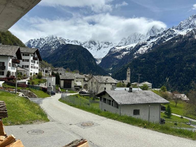 Einzimmerwohnung mit Bergblick