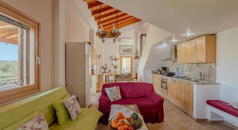 Fully equipped wonderful villa with grill, patio & jacuzzi | Suitable for remote work | Pets are welcome — photo 2