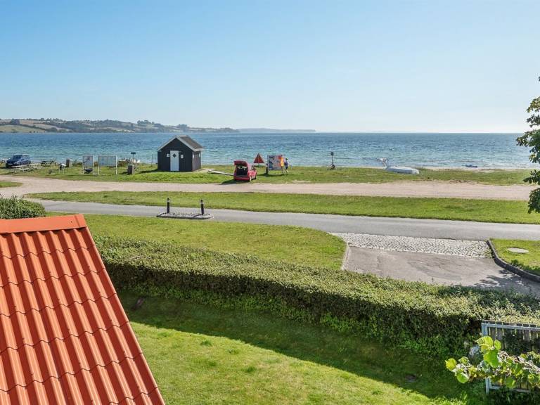 Family-oriented vacation home with yard, terrace & barbecue | Close to the beach | Dogs allowed — photo 4