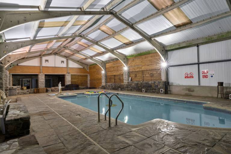 Cottage with garden & pool — photo 3