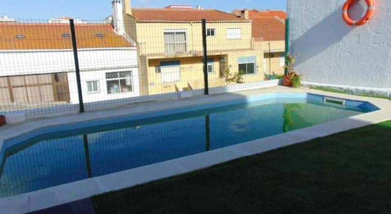 Apartment with pool, terrace & BBQ in Almada